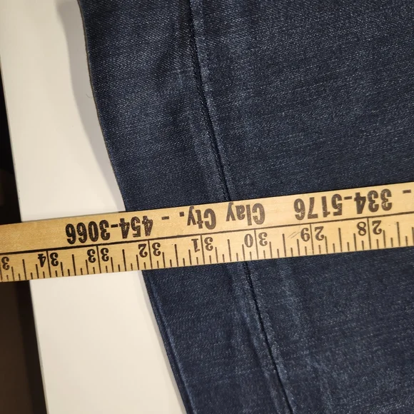 JUDY BLUE Women's Wide Hem Stretch Flare Jeans Medium Wash Size 7/28 Made in USA - Picture 3 of 9